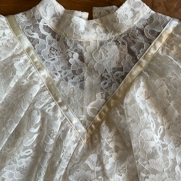 1980s Vintage girl’s Edwardian-style lace blouse, Girls size 14 - Picture 3 of 9